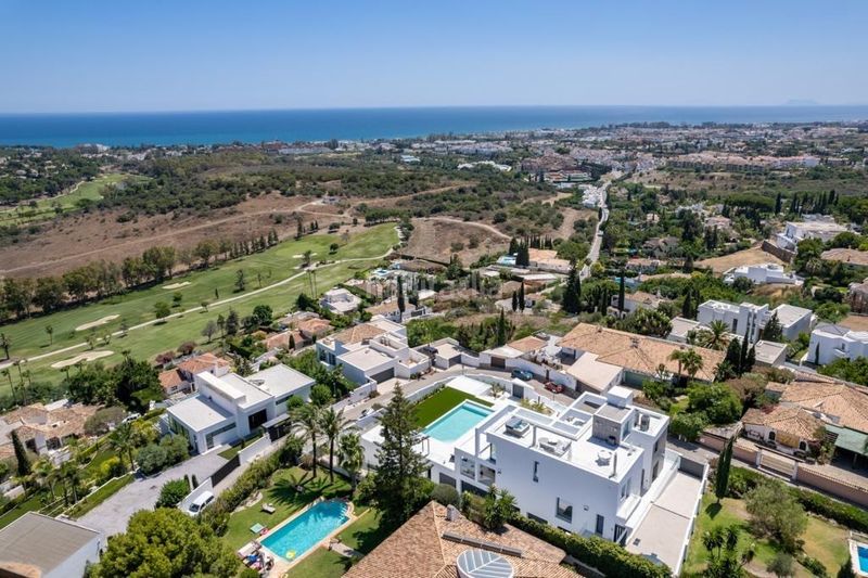 Foto 68076cfe-6418-4369-a8b8-935643240877. Casa amb aparcament piscina a Paraiso - Barronal Estepona