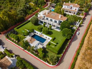 Casa a Puente Romano. Impresionante villa de lujo en marbella golden mile