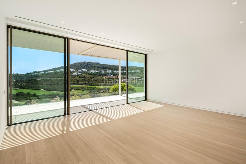 Foto fd38d09c-6bbe-4ad7-a80f-1944b2db3486. Maison avec parking piscine dans Casares golf - Casares del sol Casares