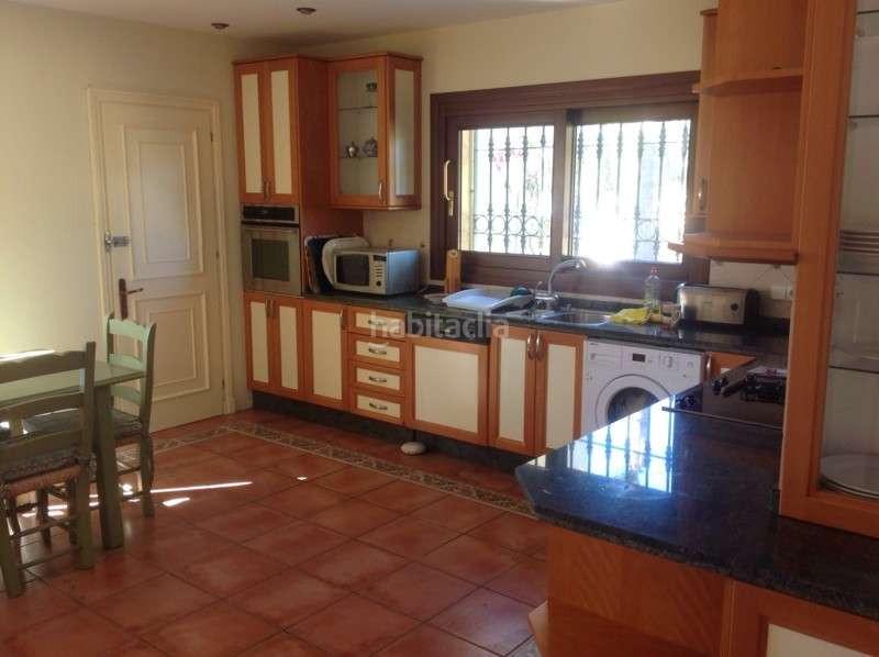 Foto 29d89321-2f7b-4ce8-be95-141e6ab1fa5f. Haus mit parking pool in Casco Antiguo Marbella