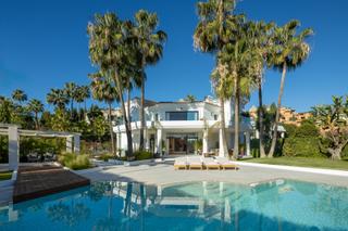Casa en Los Naranjos. Espectacular villa de lujo en la cerquilla, nueva andalucía, mar