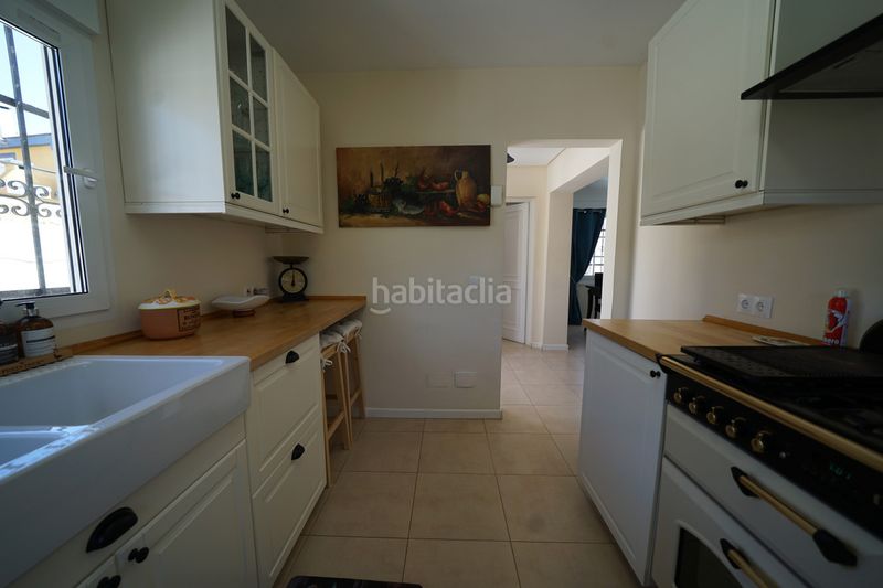 Foto c1ebb2c3-6d59-4ae7-bb4b-dc73774ee5c1. Casa amb aparcament piscina a Nueva Andalucía centro Marbella