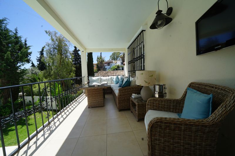 Foto ec4de4f5-eb8c-45aa-a1e0-c8677044a812. Casa amb aparcament piscina a Nueva Andalucía centro Marbella
