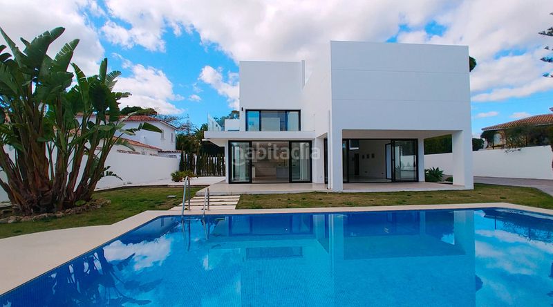 Foto fc13d711-7ea7-4b09-a33c-a7ed7389db11. Casa amb aparcament piscina a San Pedro de Alcántara Pueblo Marbella