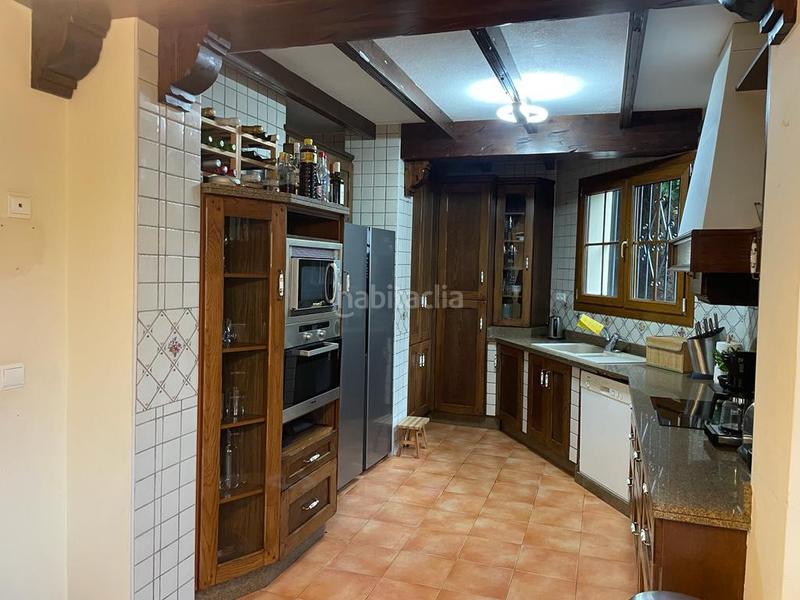 Foto b6c71b2d-43a0-4e92-a943-d9ac2f570536. Casa a gerardo diego-la campana 3 a Las Brisas Marbella