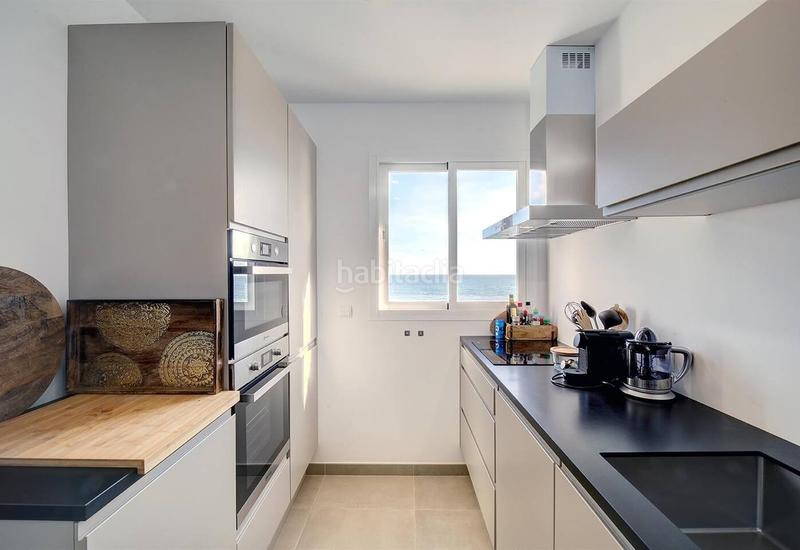 Foto effe9f15-b0da-4200-bd26-253fa1096857. Apartamento  de lujo en primera línea de playa en estepona en Marbella
