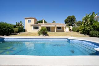 Lloguer Xalet a Pernet 36. Elegante chalet en alquiler a largo plazo en nueva atalaya, este