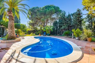 Casa a Centro. Elegante y espaciosa villa en estepona
