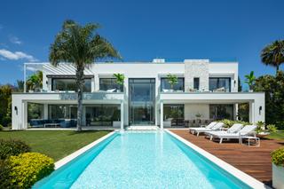 Casa a Casco Antiguo. Retiro costero de lujo en marbella este villa moderna ganadora d