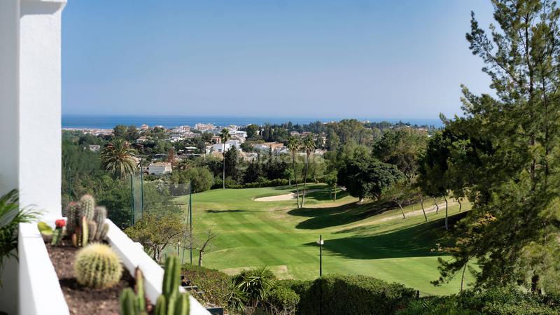 Foto 54ec05b0-aa3e-4a60-831a-7a712c5a2e95. Apartamento impresionante apartamento renovado en primera línea de golf con vistas al mar en Benahavís