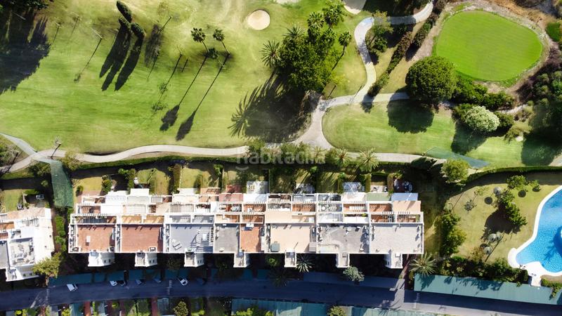 Foto fb9264e2-3ba3-41f7-a95e-36ffa69090c3. Apartamento impresionante apartamento renovado en primera línea de golf con vistas al mar en Benahavís