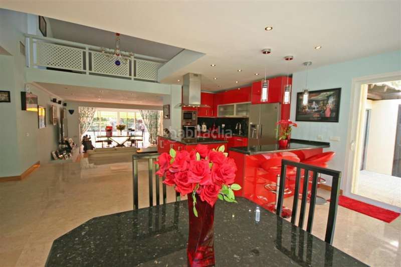 Foto 83e5f4eb-51ae-4721-81d7-3fc7efd2d02f. Casa amb piscina a Casco Antiguo Marbella