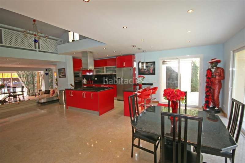 Foto d15df278-c40e-4cc0-b911-262cfaaf3596. Casa amb piscina a Casco Antiguo Marbella