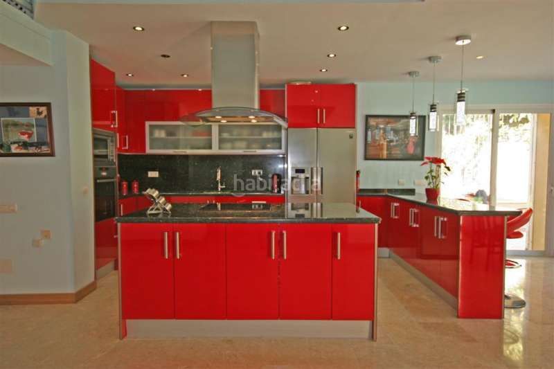 Foto ddc88def-ec5e-4c19-9a40-e37eb93da269. Casa amb piscina a Casco Antiguo Marbella