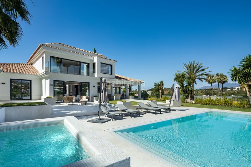 Foto 5f6c1ea4-145d-48ca-b64c-a5ed4a4c016d. Casa amb aparcament piscina a Casco Antiguo Marbella