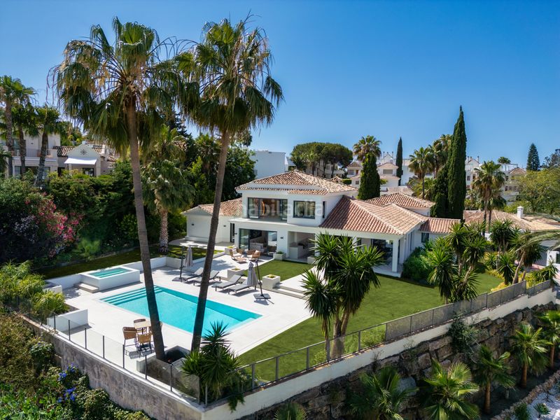 Foto 8d965ced-5df5-4360-917d-93e61aaf89d7. Casa amb aparcament piscina a Casco Antiguo Marbella