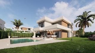 Casa a Manilva Pueblo. Lujosa villa de 4 dormitorios con piscina privada y eficiencia e