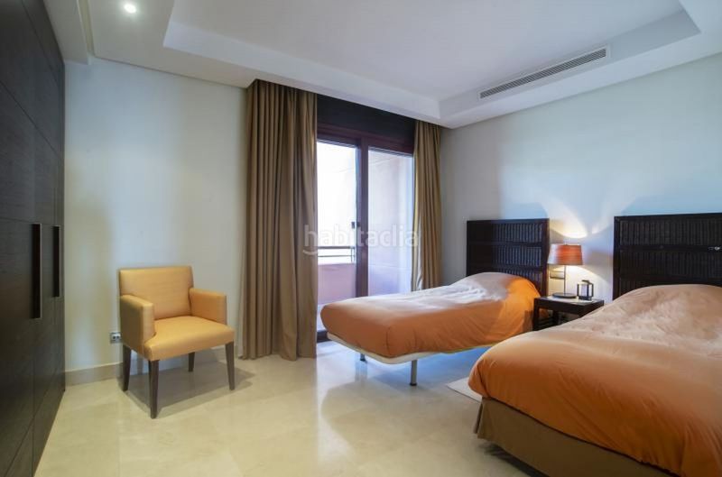 Foto 589782bc-dea3-4fee-98ae-2e16a2f0c7fc. Apartament amb aparcament piscina a Puerto Banús Marbella