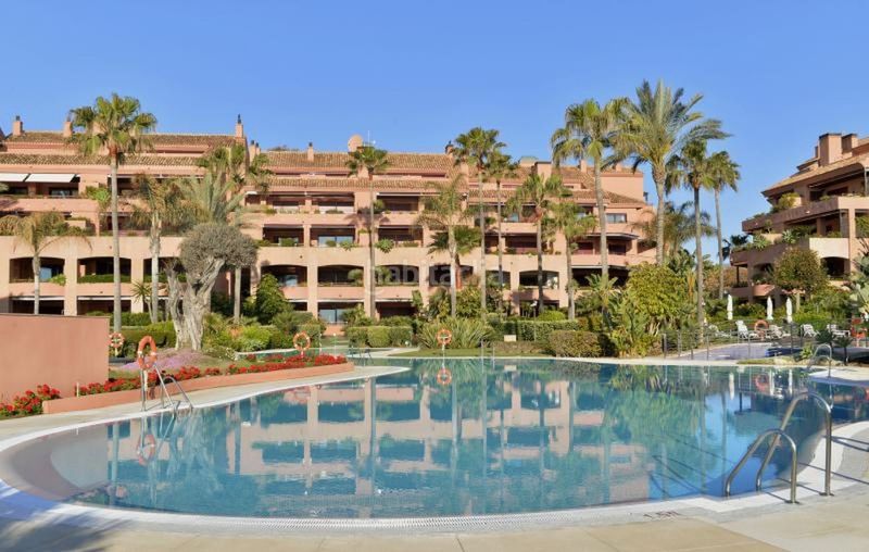 Foto 5c720ebc-88fe-42fe-b7bb-9a7461eef32a. Apartament amb aparcament piscina a Puerto Banús Marbella