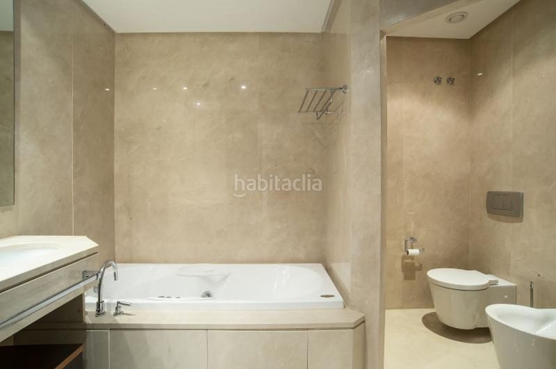 Foto d569c018-0e4e-4491-838b-3d9f790dc956. Apartament amb aparcament piscina a Puerto Banús Marbella