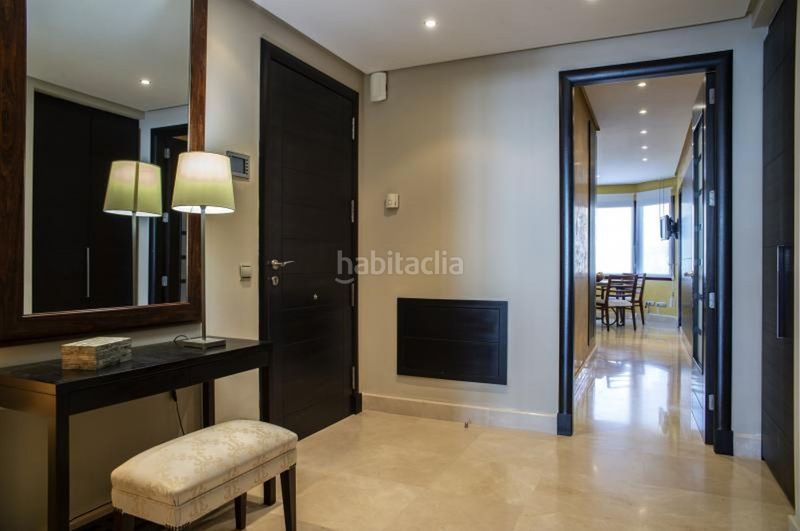 Foto f41d9044-f2d0-4faa-8bb9-bd37a2b8d703. Apartament amb aparcament piscina a Puerto Banús Marbella