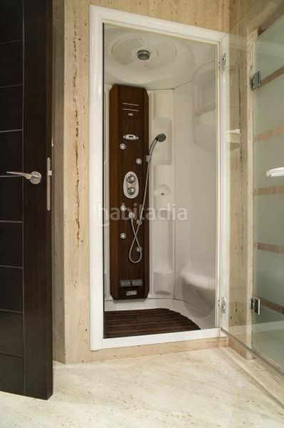 Foto f57d5bf4-8ec8-4fb1-a4da-f5d640da79b5. Apartament amb aparcament piscina a Puerto Banús Marbella