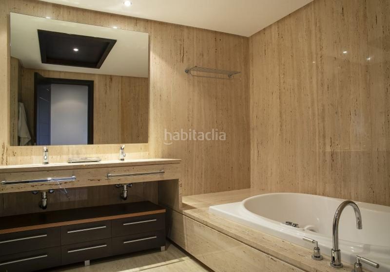 Foto fe822b3e-f8f0-44d3-80d9-fa22654695b7. Apartament amb aparcament piscina a Puerto Banús Marbella