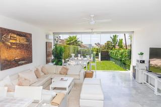 Lloguer Casa adossada a Nueva Atalaya. Elegante casa de pueblo en alquiler en nueva atalaya, estepona e