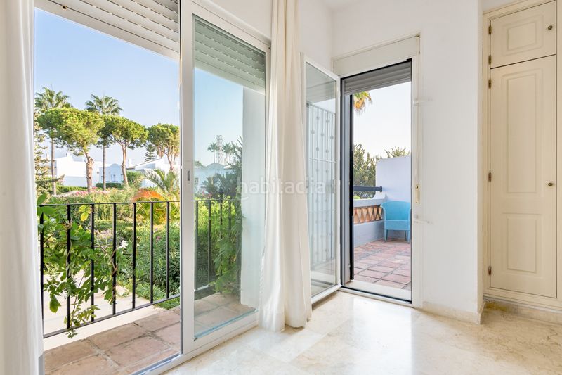 Foto 2b2626dd-33a2-4234-8979-ac8b1ae3a401. Alquiler casa pareada en bell air 0 elegante casa adosada en alquiler en el prestigioso bel air en Estepona