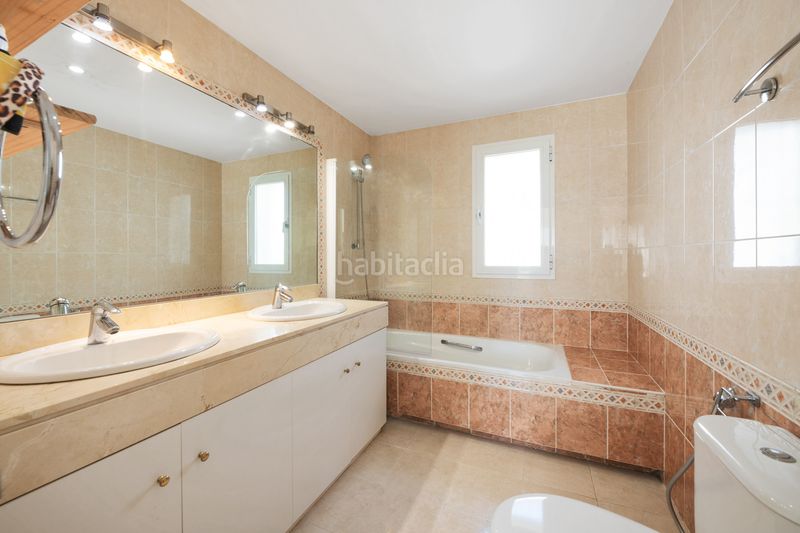 Foto 32d017a3-1c3d-440f-881d-e887bdbb3e53. Alquiler casa pareada en bell air 0 elegante casa adosada en alquiler en el prestigioso bel air en Estepona
