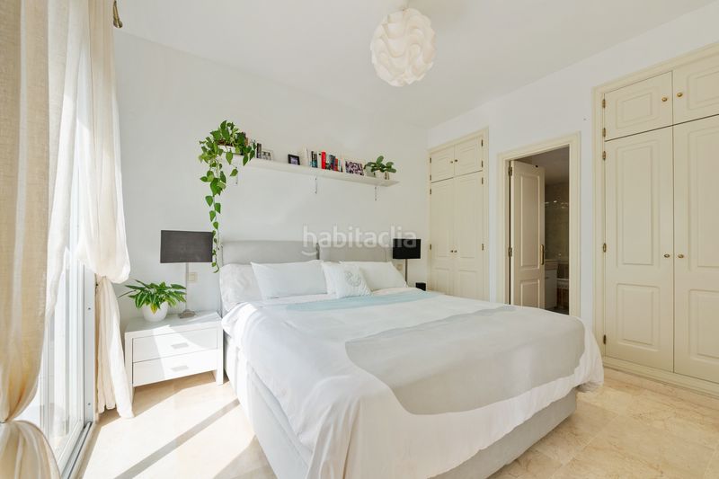 Foto 5ca76237-5ca3-44b3-a9cc-2f2527c257cb. Alquiler casa pareada en bell air 0 elegante casa adosada en alquiler en el prestigioso bel air en Estepona