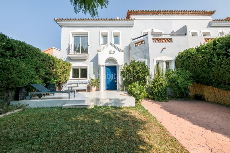 Foto 71d36386-bf68-452e-90f7-62a5c291f799. Alquiler casa pareada en bell air 0 elegante casa adosada en alquiler en el prestigioso bel air en Estepona