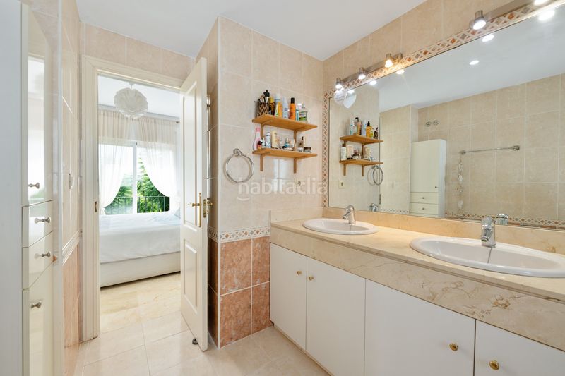 Foto e168a273-1596-46b4-aa5e-cebecc3e6bcc. Alquiler casa pareada en bell air 0 elegante casa adosada en alquiler en el prestigioso bel air en Estepona