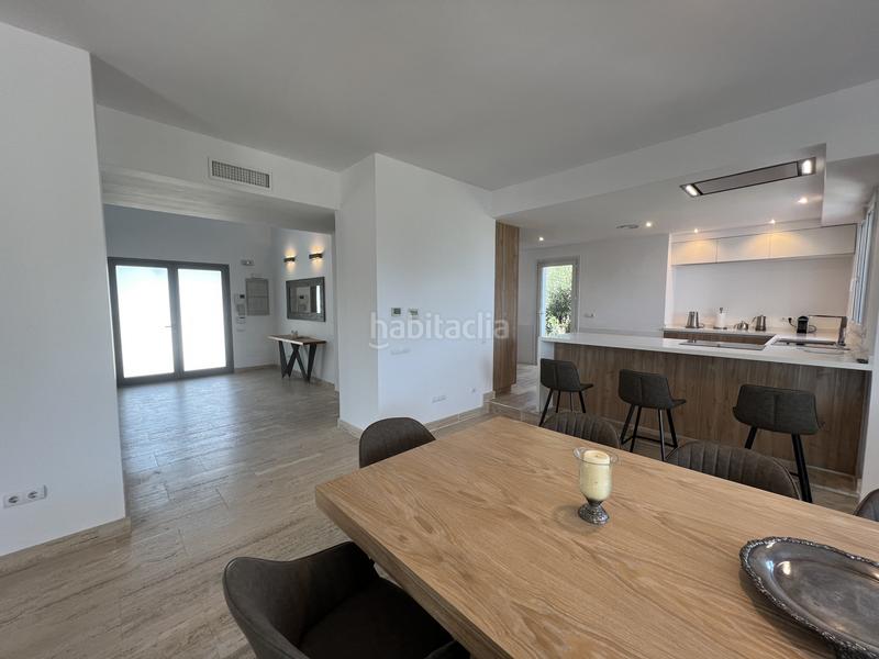 Foto d6eb2723-6cc9-4f78-98e9-95554524207a. Alquiler casa en tubalitas 161 villa exquisita con vistas panorámicas al mar beach en Manilva