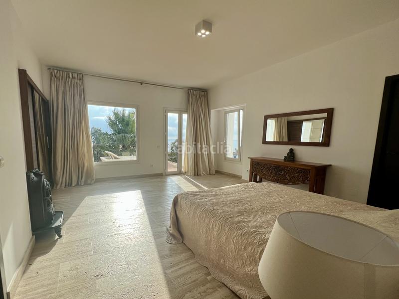 Foto dffd5aeb-f9ec-4783-9ebd-695379d35bad. Alquiler casa en tubalitas 161 villa exquisita con vistas panorámicas al mar beach en Manilva