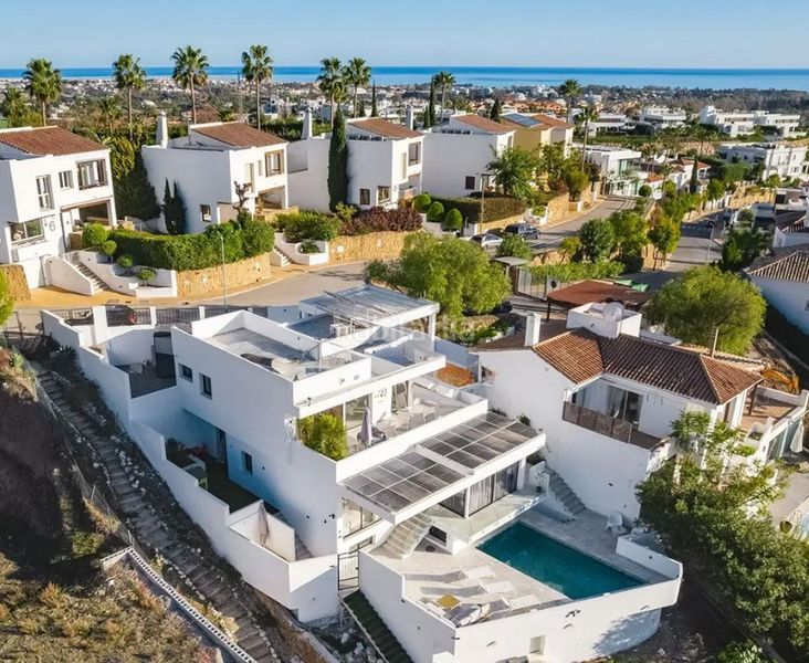Foto b11ec9db-ab69-4c6d-b1e2-a9f1bf70ab5b. Apartament amb aparcament piscina a Centro Estepona