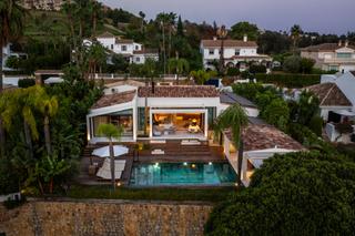 Casa a Casco Antiguo. Exclusiva villa en primera línea de golf con piscina climatizada
