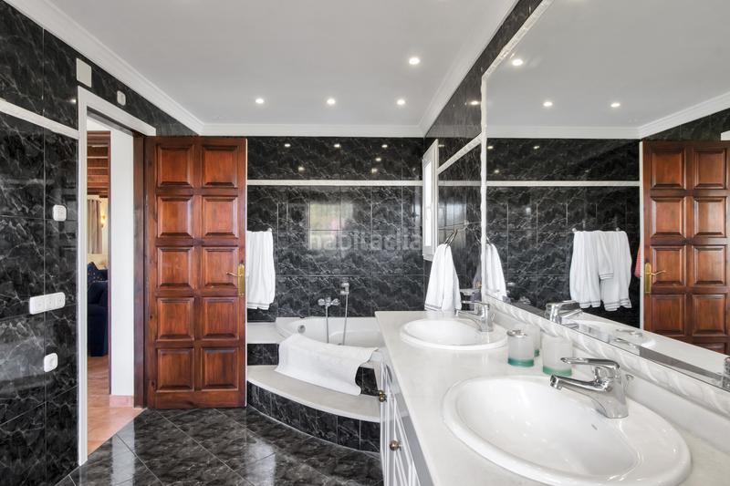 Foto 76cd80fc-981e-439e-a825-228161e0601d. Maison avec chauffage parking piscine dans San Pedro de Alcántara Pueblo Marbella