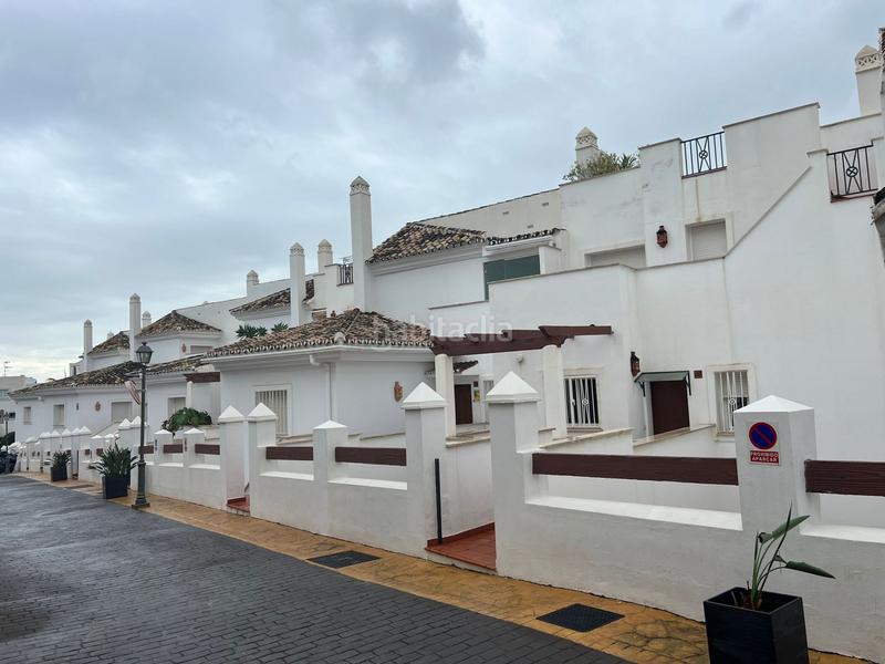 Foto 08a833e5-fbb2-483b-b990-47ff8d01fe15. Rent apartment with heating pool in Los Naranjos Marbella