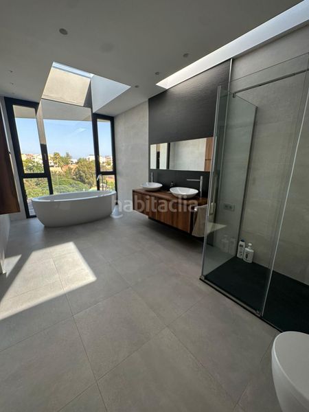 Foto b21c76dd-68a8-4761-8379-ab1c53fe30be. Alquiler casa villa de lujo de 5 dormitorios con piscina privada y vistas impresionantes en benalmadena en Benalmádena
