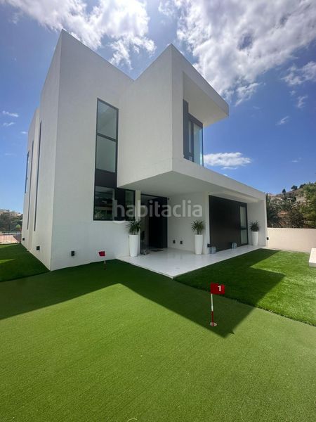 Foto d7f6a1a9-a3c8-4619-a0c9-4410a4361970. Alquiler casa villa de lujo de 5 dormitorios con piscina privada y vistas impresionantes en benalmadena en Benalmádena