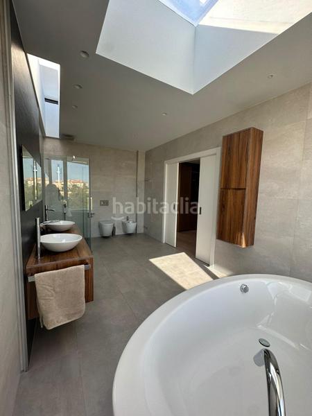 Foto f6ee942f-c9ef-4b45-9ff1-fb263db54ce3. Lloguer casa amb calefacció aparcament piscina a Benalmádena