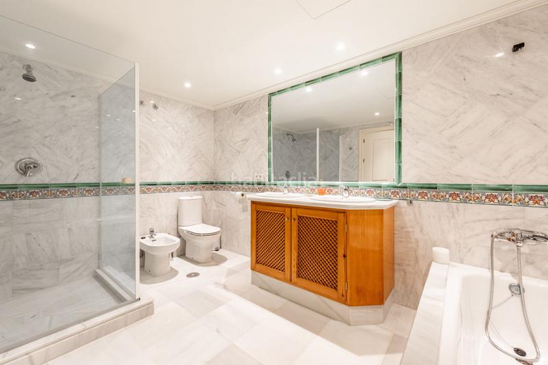 Foto b78b0d82-d267-47ee-9543-b5a2f386158b. Location appartement avec chauffage parking piscine dans Benahavís