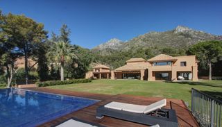 Rent House in Sierra Blanca. Excepcional villa de lujo en cascada de camoján, milla de oro de