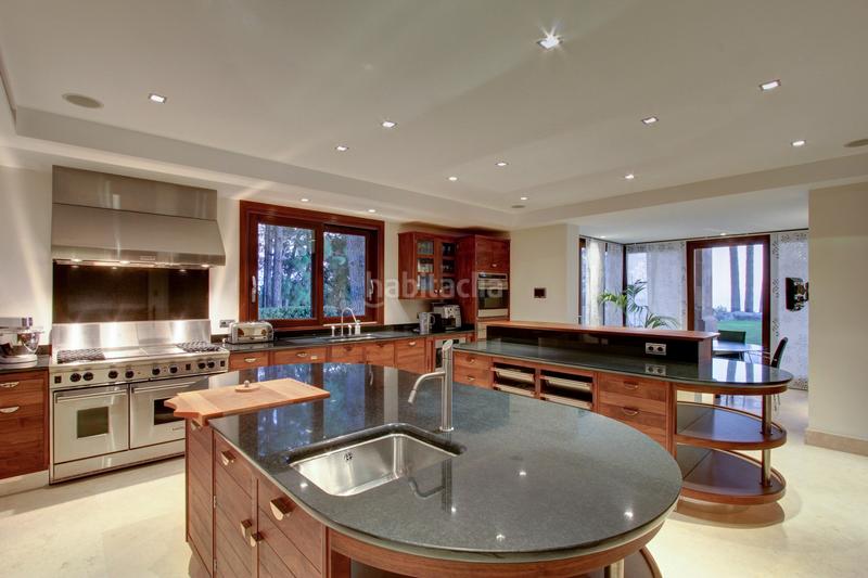 Foto 7feeb00d-3720-486a-8316-1a43152ee222. Rent house with heating parking pool in Sierra Blanca Marbella