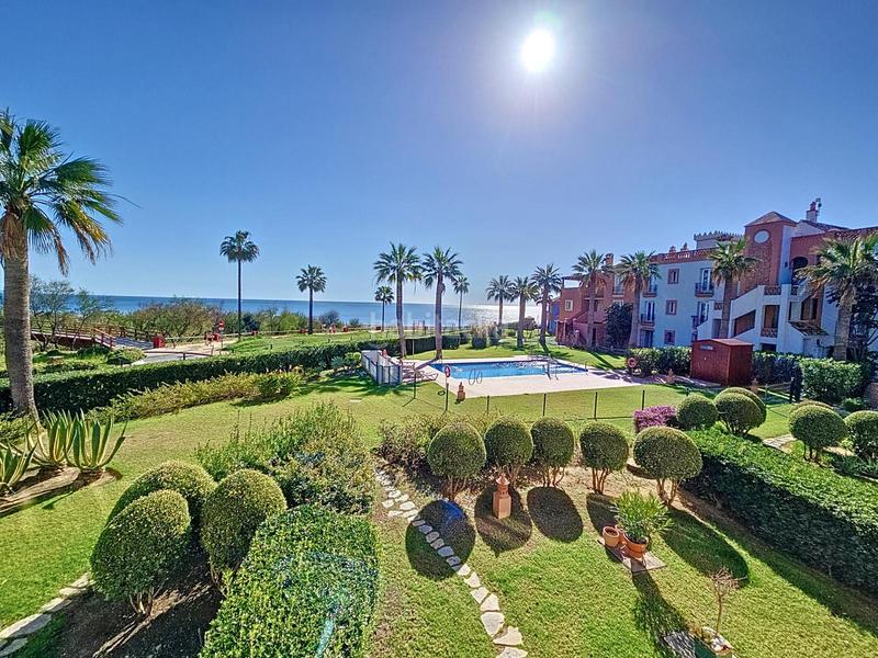 Foto 2b6f8525-f4d7-43b3-979f-088d4e2d53ba. Rent apartment with heating parking pool in bahía de Casares Casares