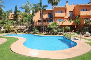 Casa en Mijas pueblo. Encantadora villa de cinco dormitorios con vistas panorámicas y