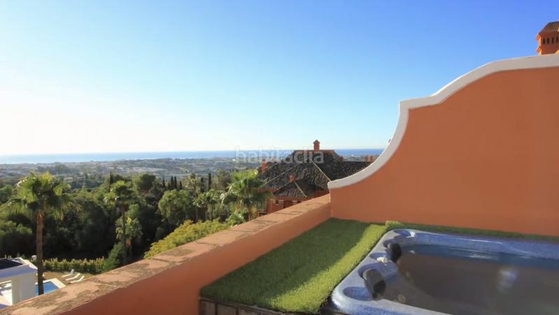 Foto 1dd5ec07-23a9-4809-afc4-b1aef2328189. Ático  dúplex espacioso con vistas panorámicas al mar y al campo de golf en Benahavís