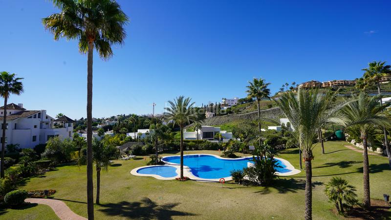 Foto bbf7d2ac-7f86-438d-a1bc-e5cd378b772d. Lloguer àtic amb calefacció aparcament piscina a Benahavís