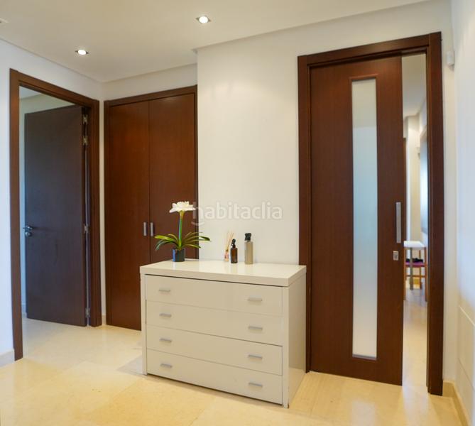 Foto 0bec0c51-8093-4c80-82fc-7b6bf40e72d5. Rent penthouse with heating parking pool in El Paraíso Benahavís